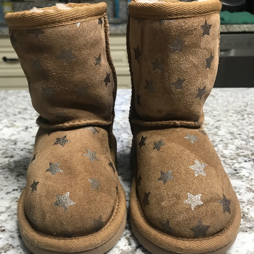 Uggs toddler size 7